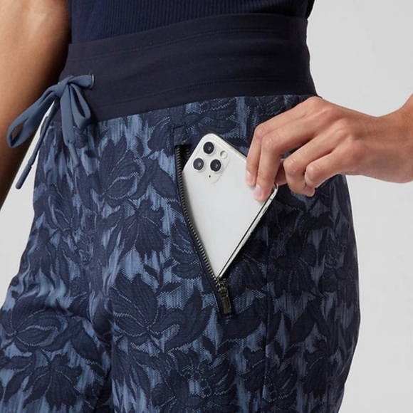 Athleta Trekkie North Jogger 4 Floral Print Blue Pants Travel Hike Loungewear - Picture 2 of 15